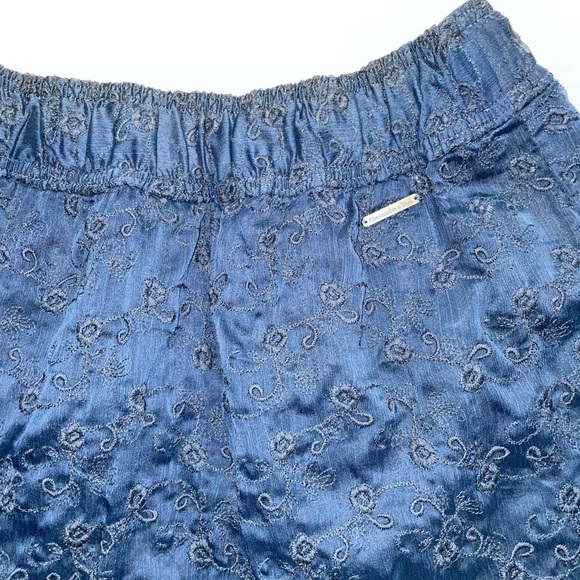 A&F Miniskirt with Chiffon - Picture 3 of 6